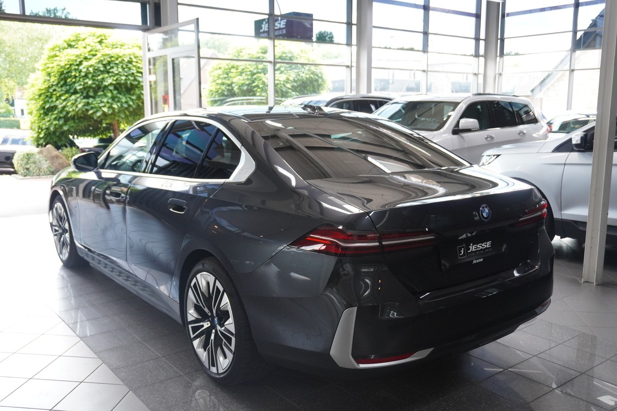 BMW 550 e xDrive LED Pano Live Cockpit Prof. ACC H&K