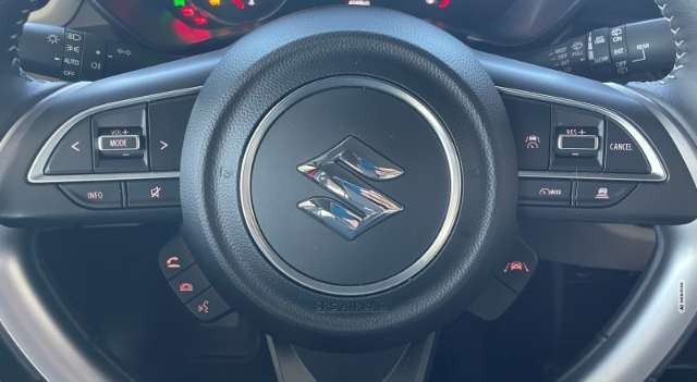 Suzuki Swift 1.2 Comfort LED NAVI ACC Kamera SitzHZG APP Connec
