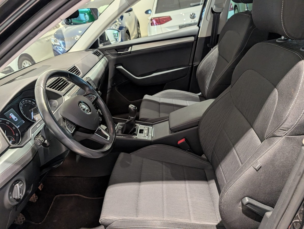 Skoda Superb Combi 1.4TSI Bi-Xenon Navi App Canton
