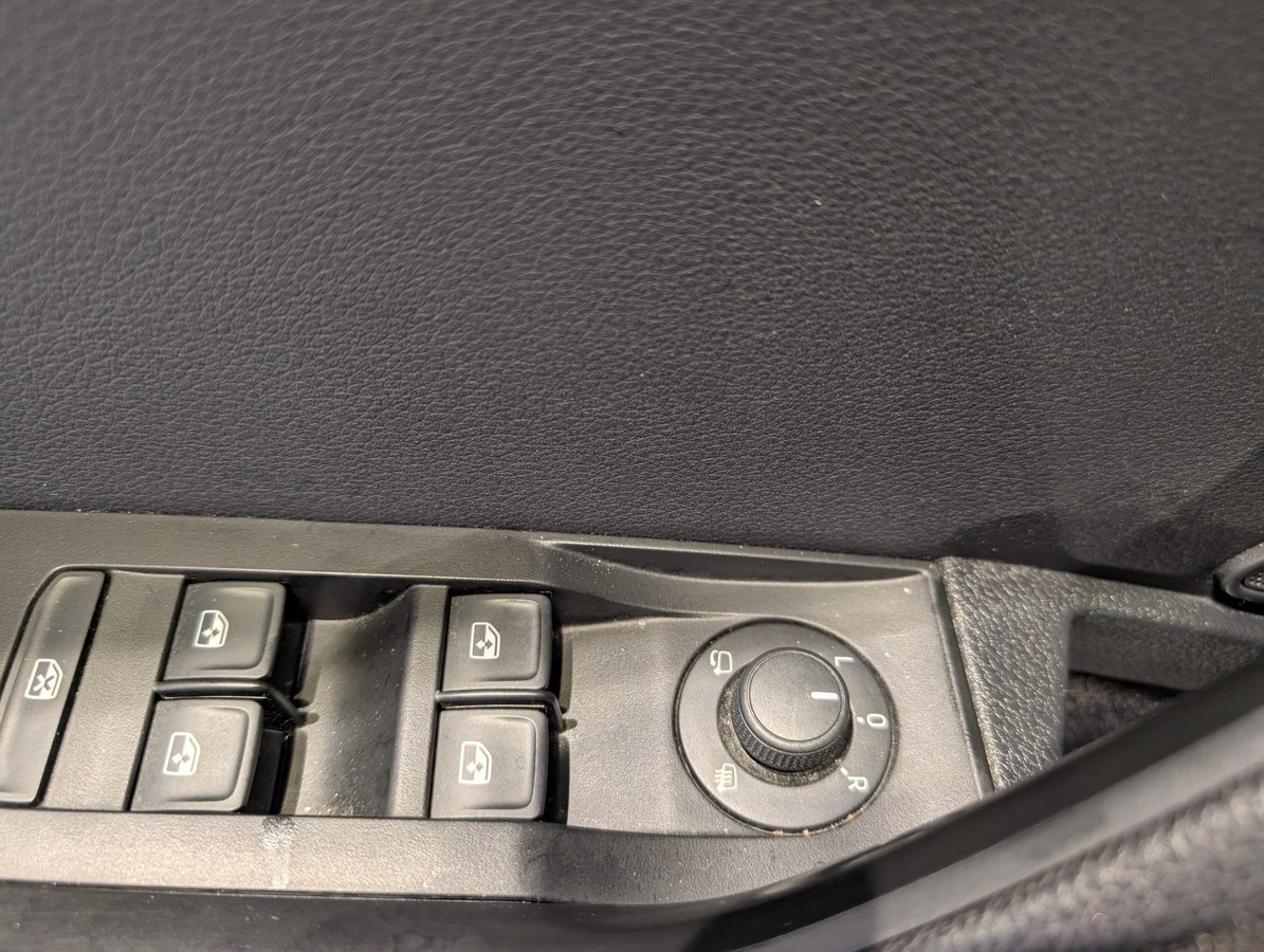 Skoda Superb Combi 1.4TSI Bi-Xenon Navi App Canton