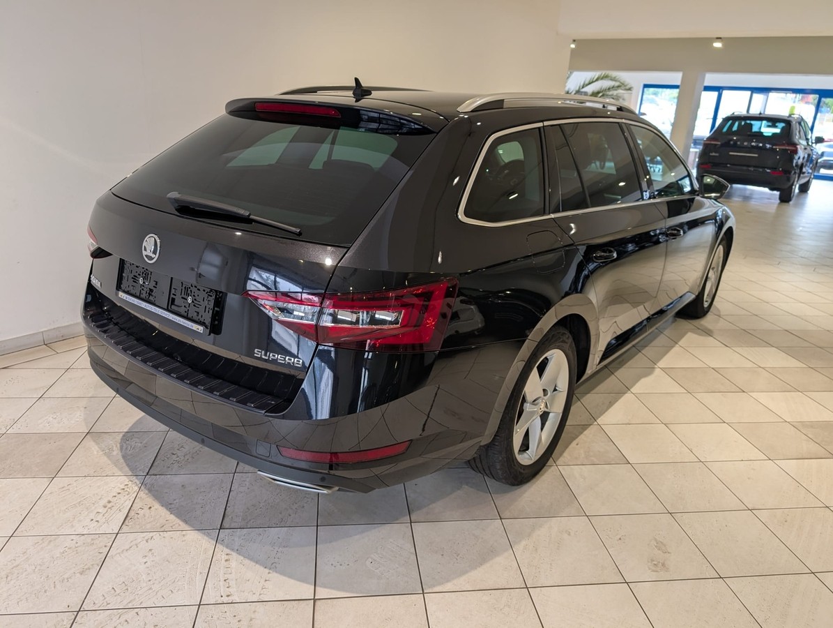 Skoda Superb Combi 1.4TSI Bi-Xenon Navi App Canton