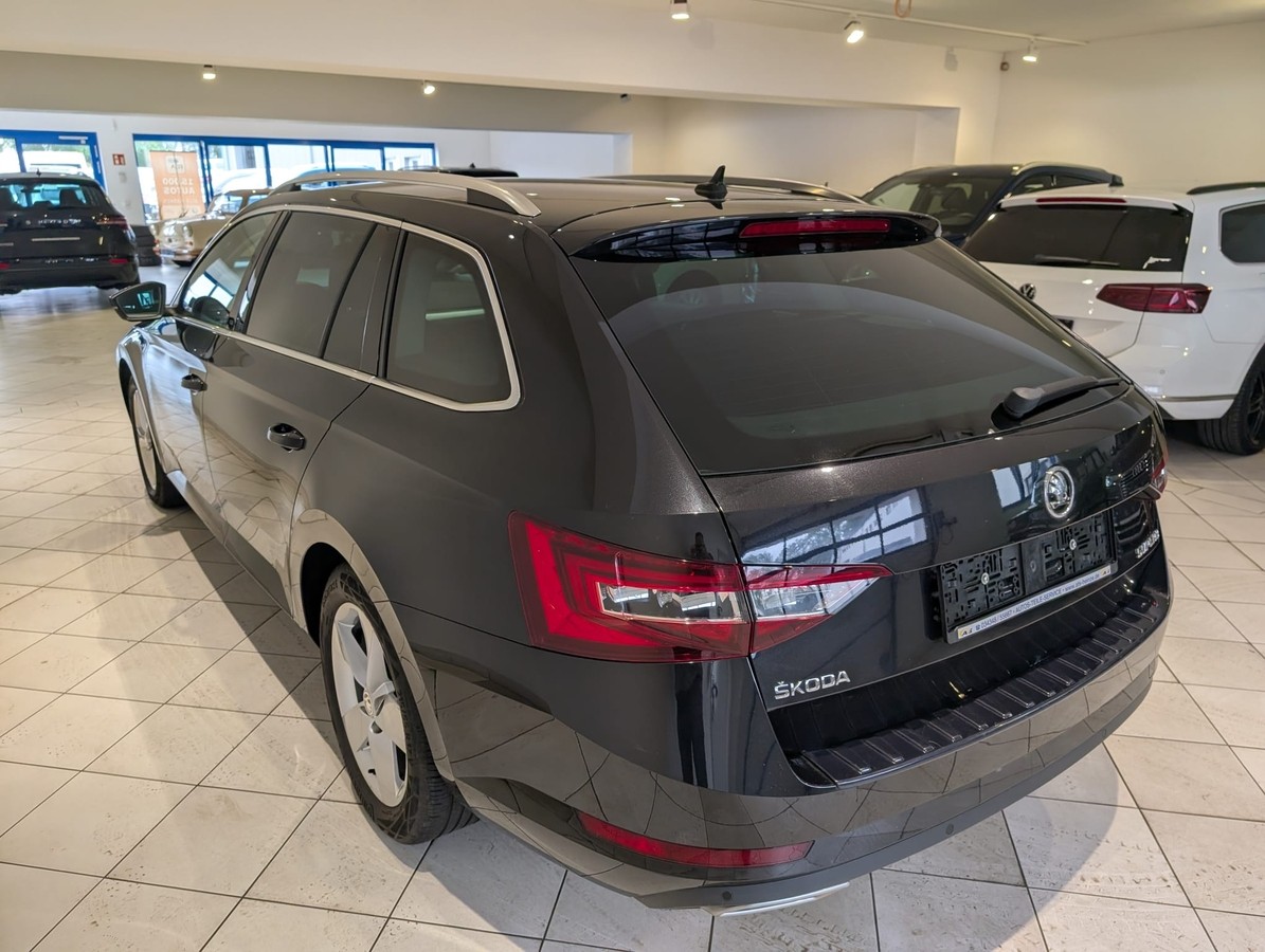 Skoda Superb Combi 1.4TSI Bi-Xenon Navi App Canton