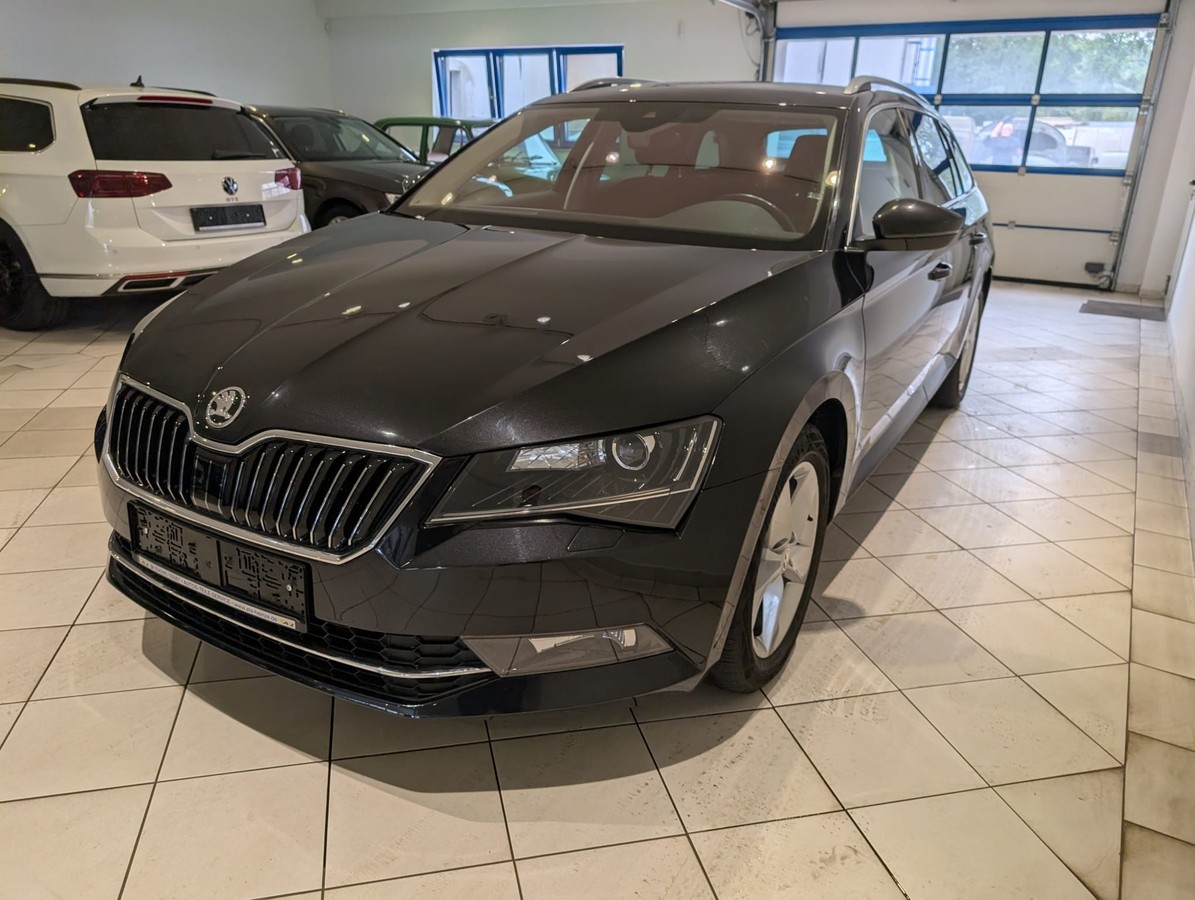 Skoda Superb Combi 1.4TSI Bi-Xenon Navi App Canton