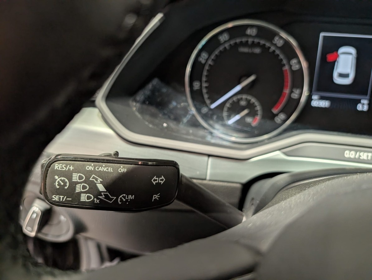 Skoda Superb Combi 1.4TSI Bi-Xenon Navi App Canton
