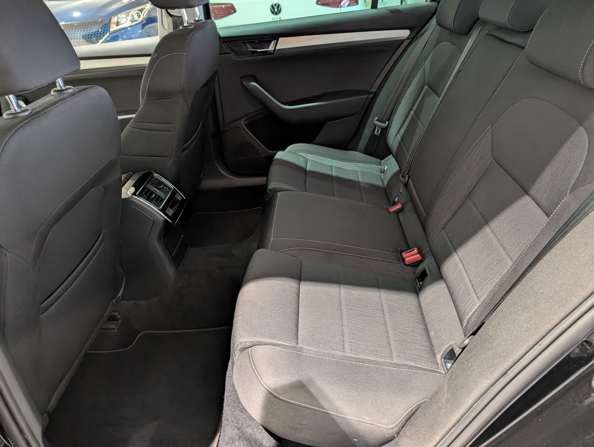 Skoda Superb Combi 1.4TSI Bi-Xenon Navi App Canton
