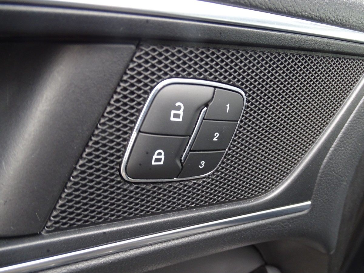 Ford S-Max 2.5 Duratec FHEV Hybrid Titanium 