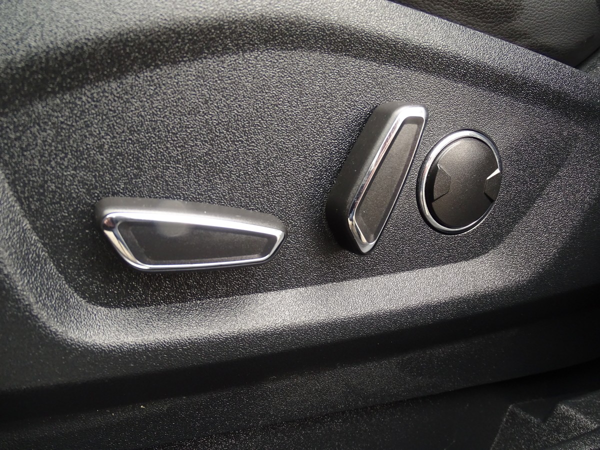 Ford S-Max 2.5 Duratec FHEV Hybrid Titanium 