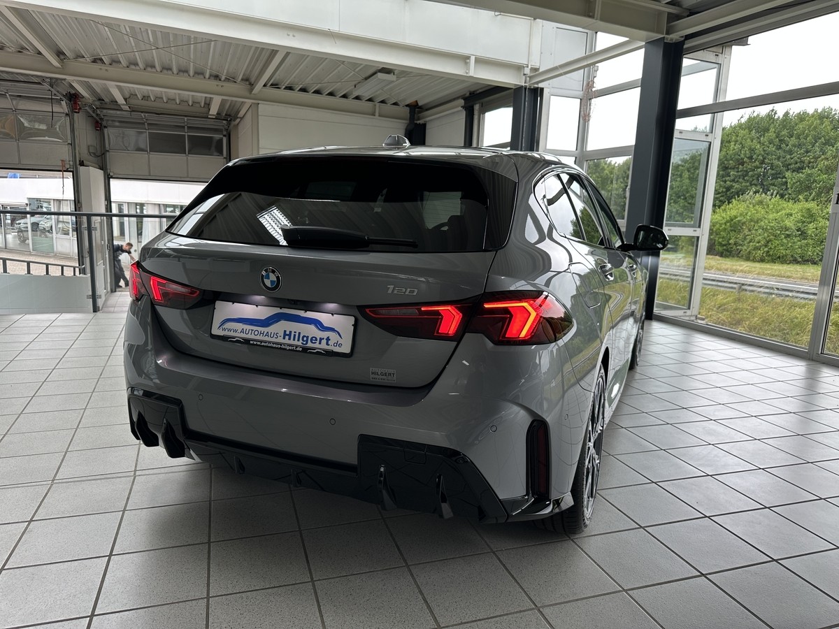 BMW 120 M Sport LED AHK HUD Sportsitze Kamera Alcantara
