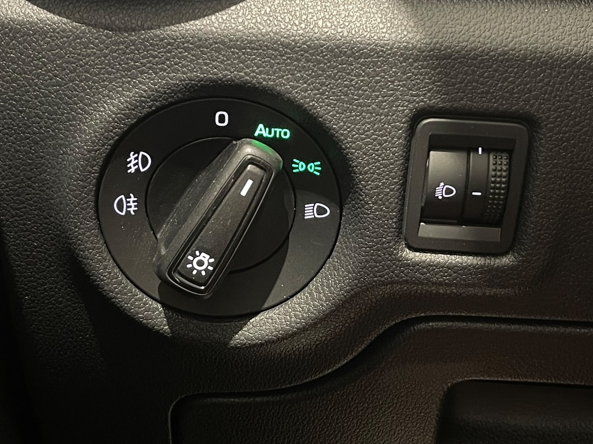 Skoda Fabia 1.0TSI LED Kamera 5J Garantie