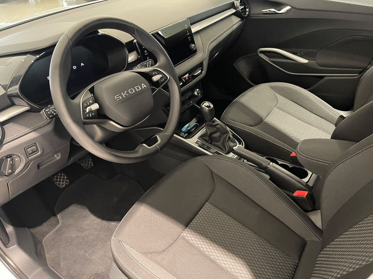 Skoda Fabia 1.0TSI LED Kamera 5J Garantie