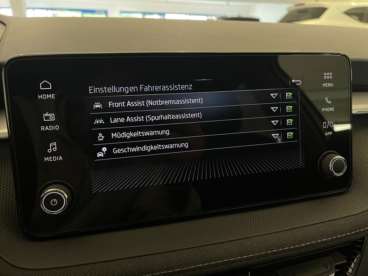 Skoda Fabia 1.0TSI LED Kamera 5J Garantie