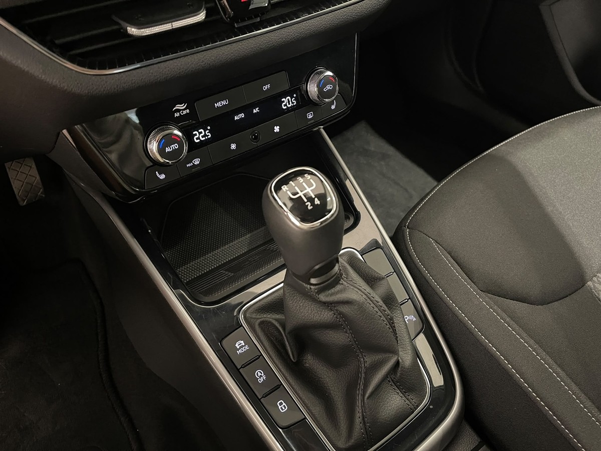 Skoda Fabia 1.0TSI LED Kamera 5J Garantie