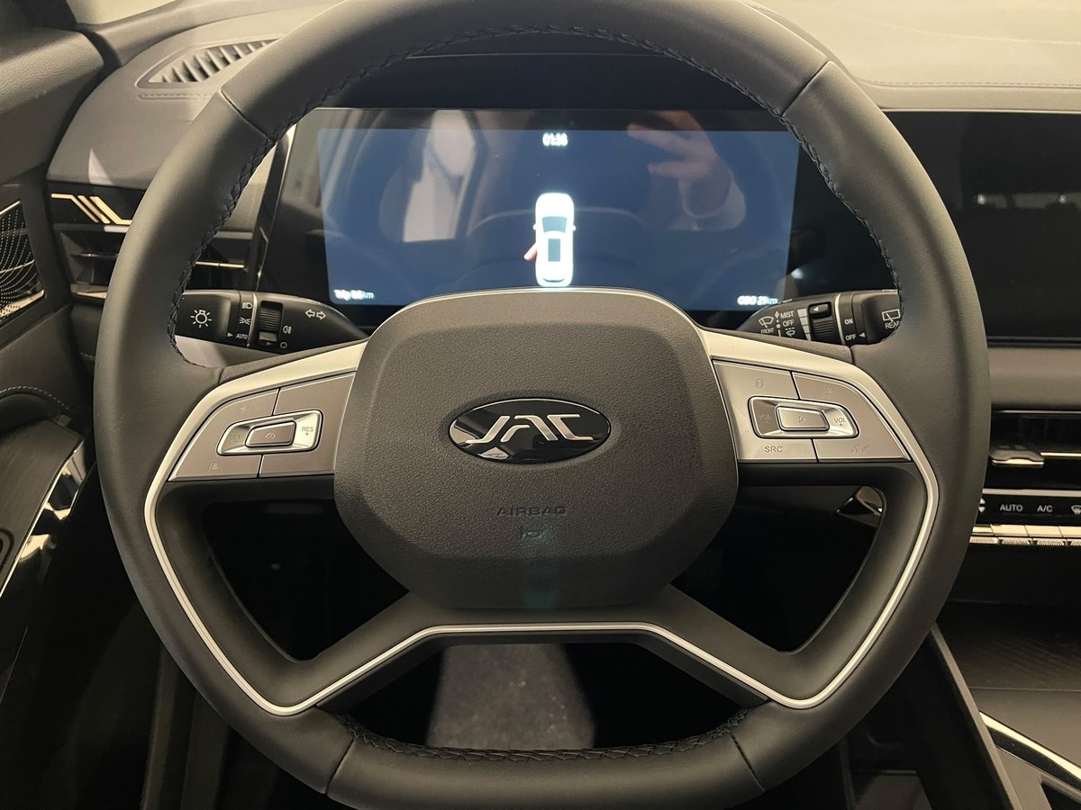JAC JS8 Pro Automatik 7Sitzer PANO Garantie APP