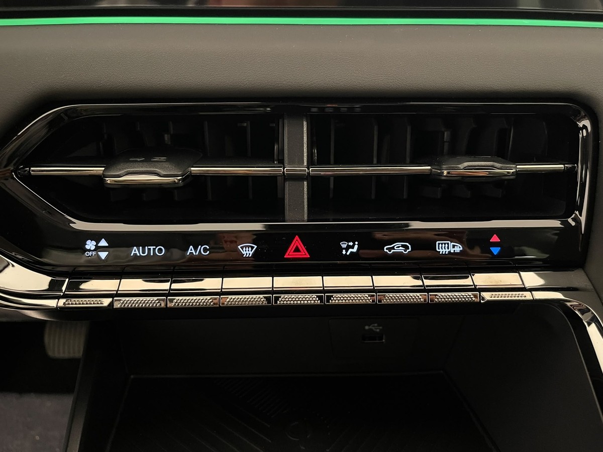 JAC JS8 Pro Automatik 7Sitzer PANO Garantie APP