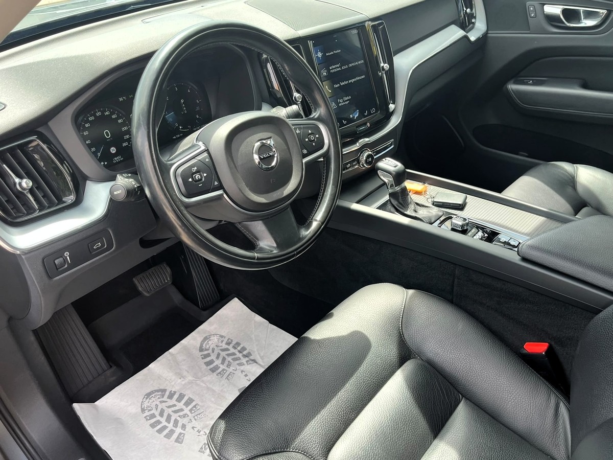 Volvo XC60 D5 AWD Momentum*360°-Kamera*AHK*Sitzheizung v+h*
