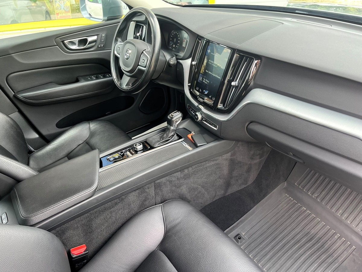 Volvo XC60 D5 AWD Momentum*360°-Kamera*AHK*Sitzheizung v+h*