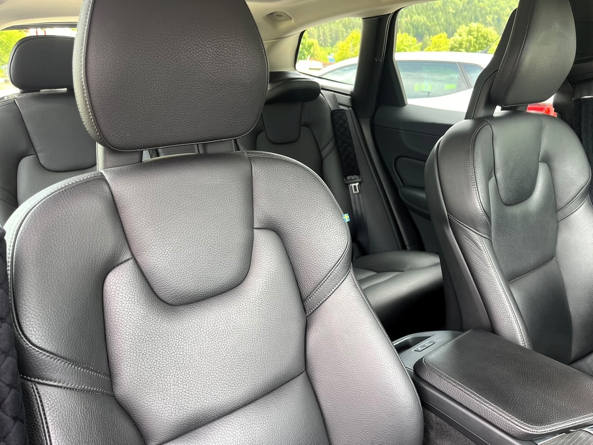 Volvo XC60 D5 AWD Momentum*360°-Kamera*AHK*Sitzheizung v+h*