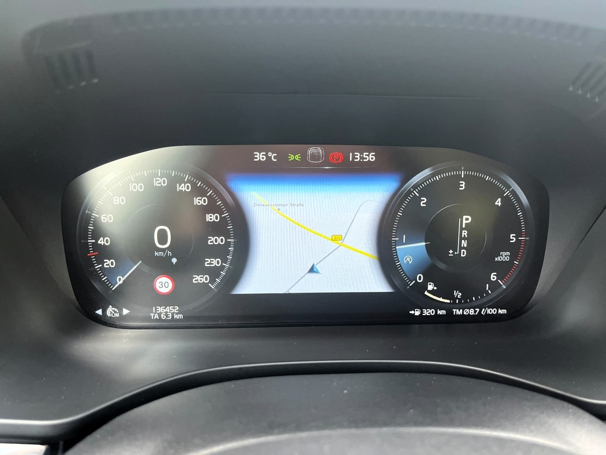Volvo XC60 D5 AWD Momentum*360°-Kamera*AHK*Sitzheizung v+h*