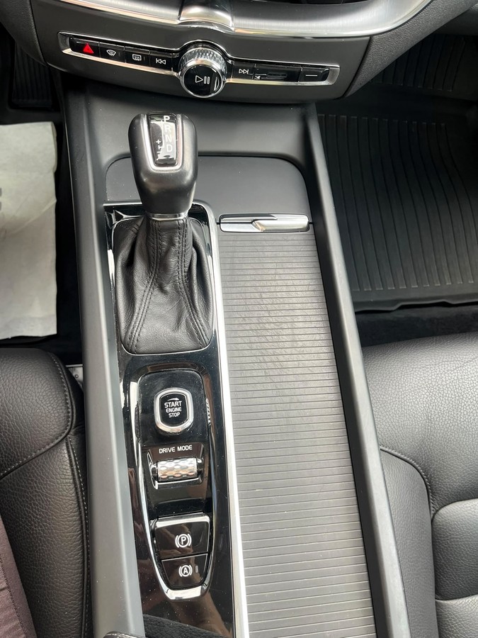 Volvo XC60 D5 AWD Momentum*360°-Kamera*AHK*Sitzheizung v+h*