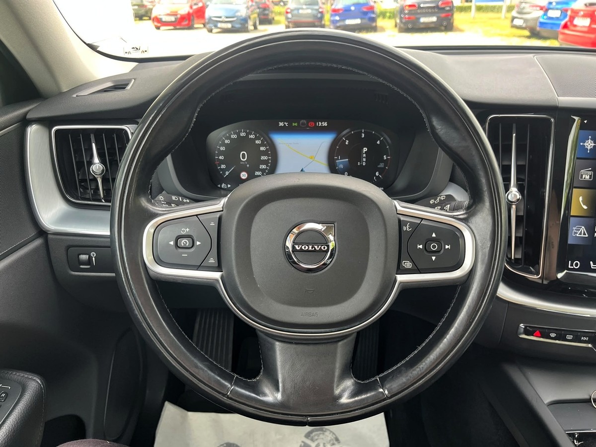 Volvo XC60 D5 AWD Momentum*360°-Kamera*AHK*Sitzheizung v+h*