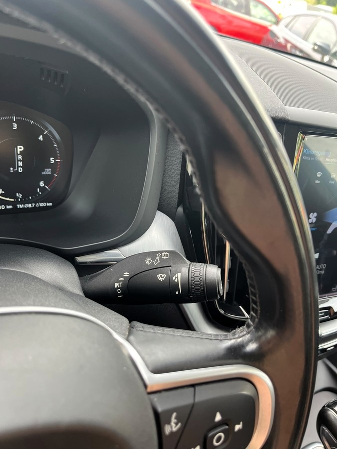 Volvo XC60 D5 AWD Momentum*360°-Kamera*AHK*Sitzheizung v+h*