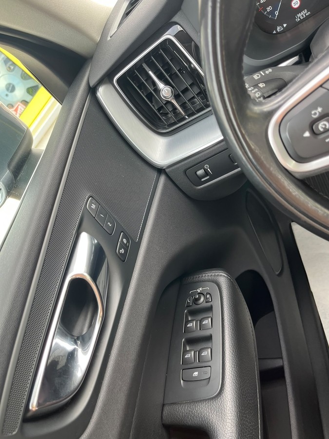 Volvo XC60 D5 AWD Momentum*360°-Kamera*AHK*Sitzheizung v+h*