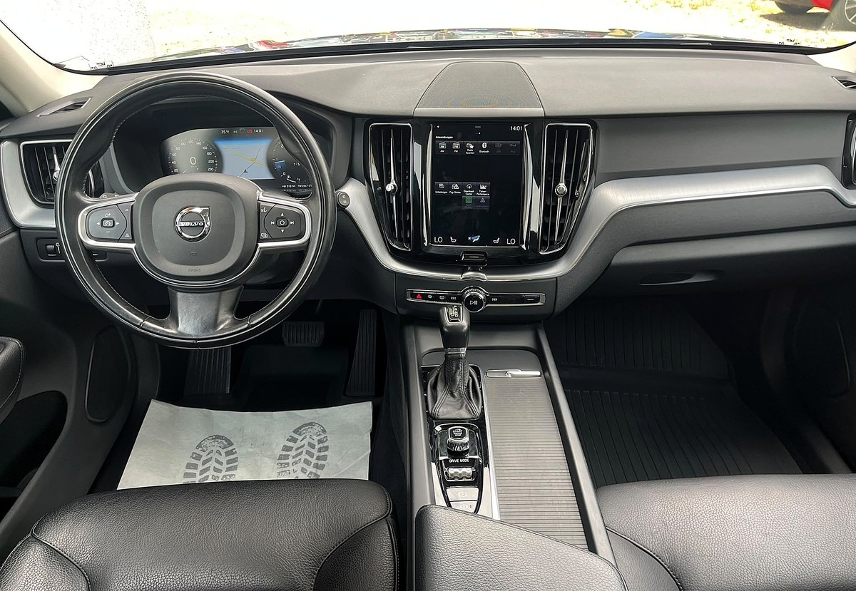 Volvo XC60 D5 AWD Momentum*360°-Kamera*AHK*Sitzheizung v+h*