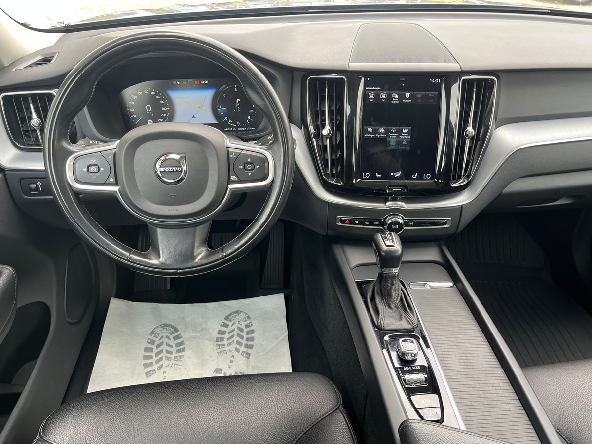 Volvo XC60 D5 AWD Momentum*360°-Kamera*AHK*Sitzheizung v+h*