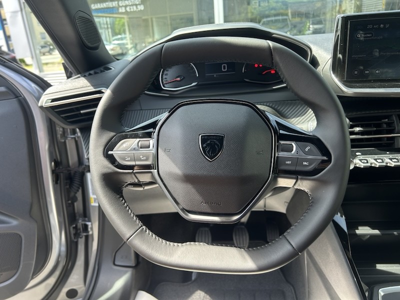 Peugeot 2008 STYLE KLIMA*SHZG*BTH*NAVI*SMART-LINK*PDC*R-CAM