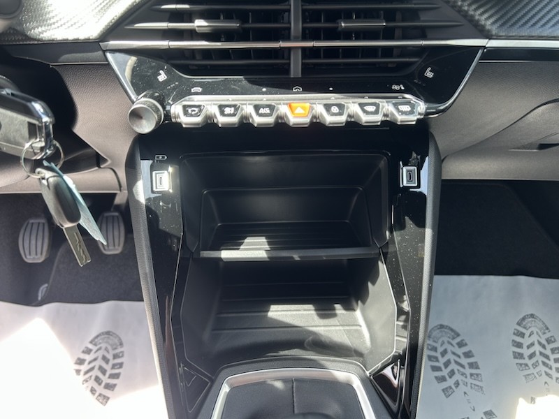 Peugeot 2008 STYLE KLIMA*SHZG*BTH*NAVI*SMART-LINK*PDC*R-CAM