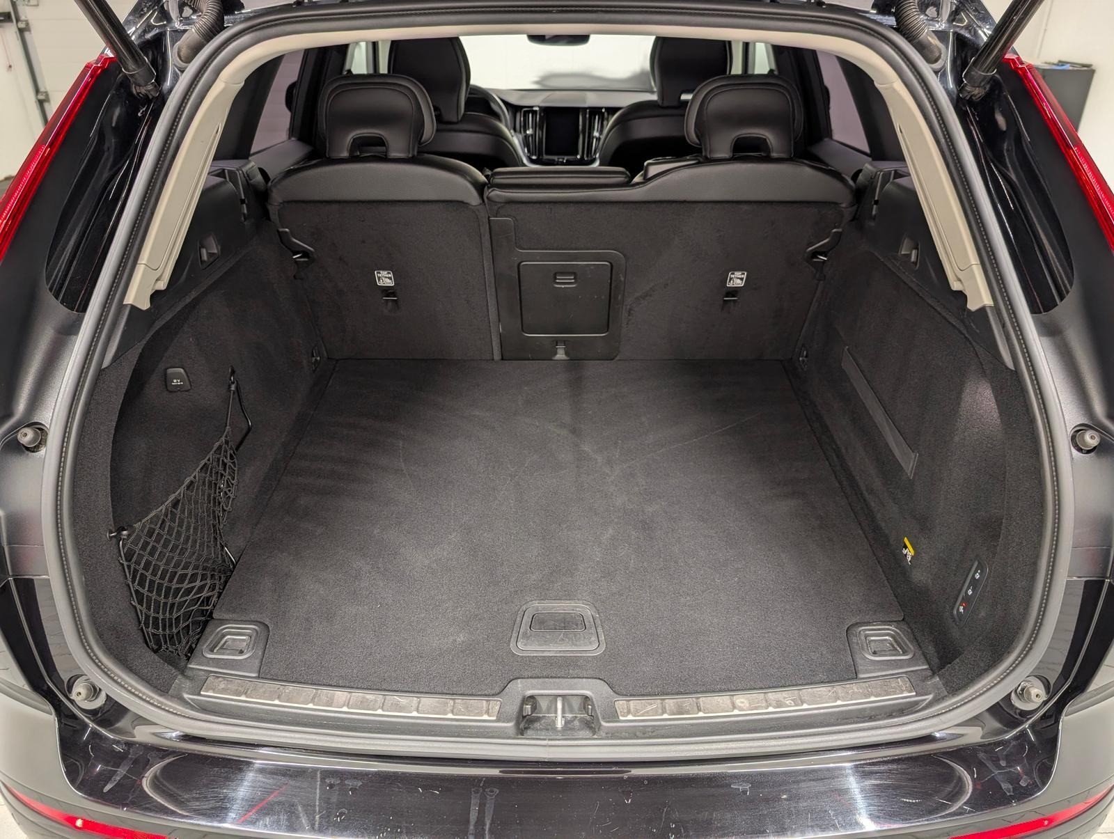Volvo XC60 Momentum Matrix/Navi/AHK/elH/360°/H.-K./SHZ