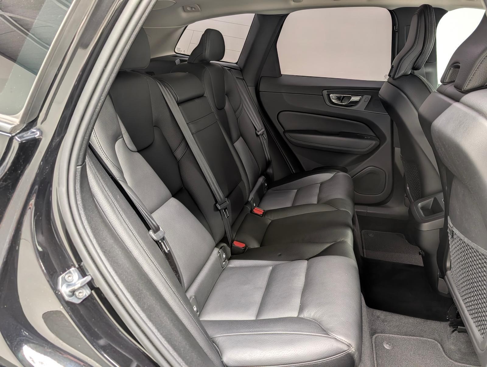 Volvo XC60 Momentum Matrix/Navi/AHK/elH/360°/H.-K./SHZ