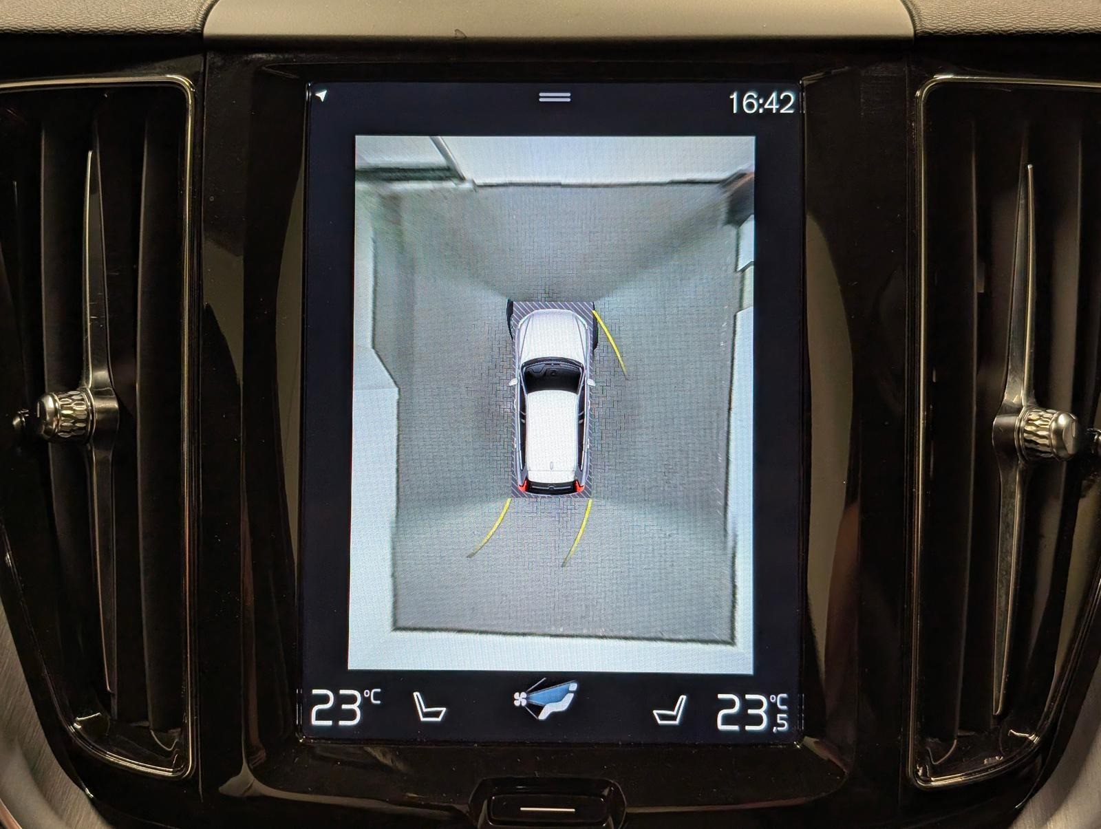 Volvo XC60 Momentum Matrix/Navi/AHK/elH/360°/H.-K./SHZ
