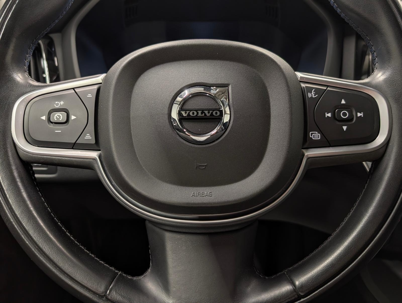 Volvo XC60 Momentum Matrix/Navi/AHK/elH/360°/H.-K./SHZ