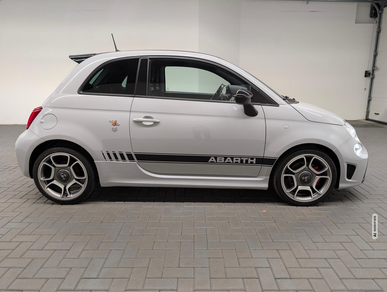 Abarth 595 Bi-Xenon/U-Connect/Beats/PDC/DAB/17-LM