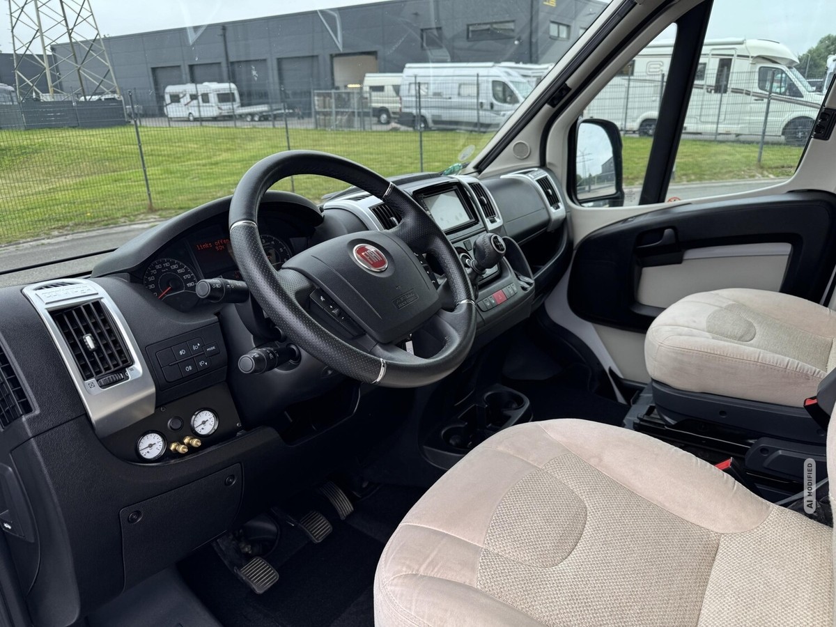 Malibu Van 640 LE Markise+Solar+Luftf+Absorber