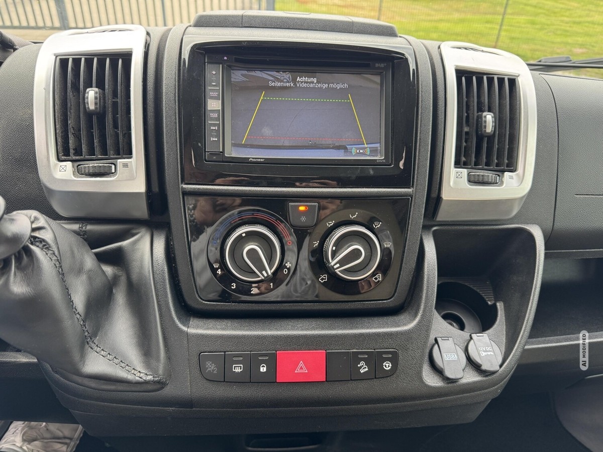 Malibu Van 640 LE Markise+Solar+Luftf+Absorber