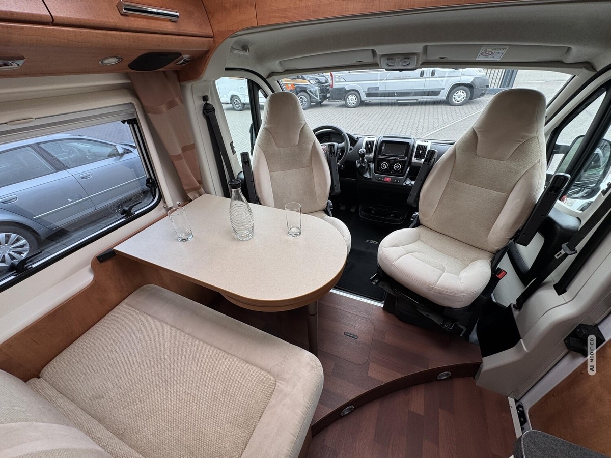 Malibu Van 640 LE Markise+Solar+Luftf+Absorber