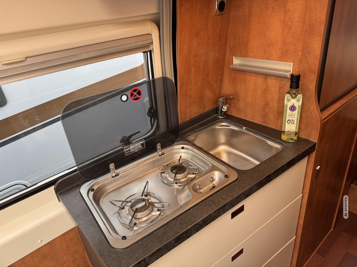 Malibu Van 640 LE Markise+Solar+Luftf+Absorber