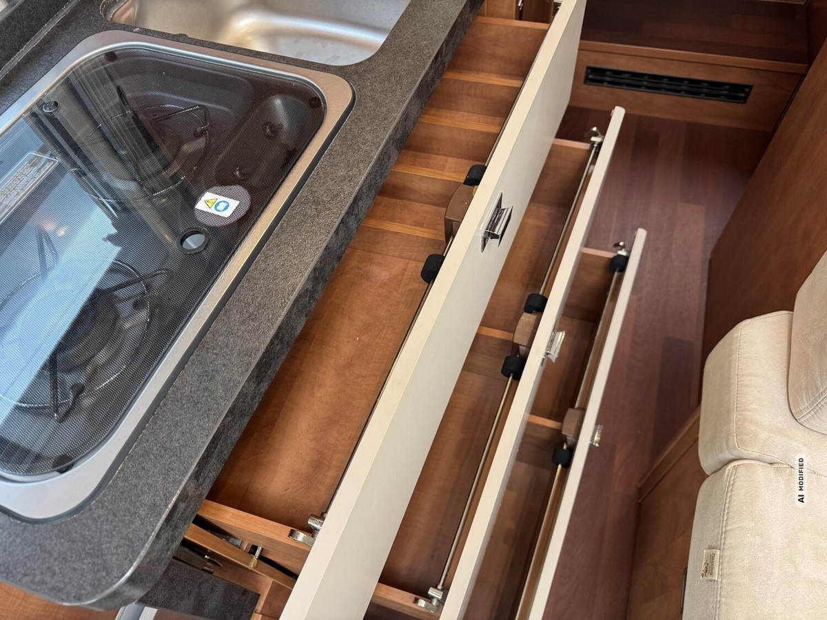 Malibu Van 640 LE Markise+Solar+Luftf+Absorber