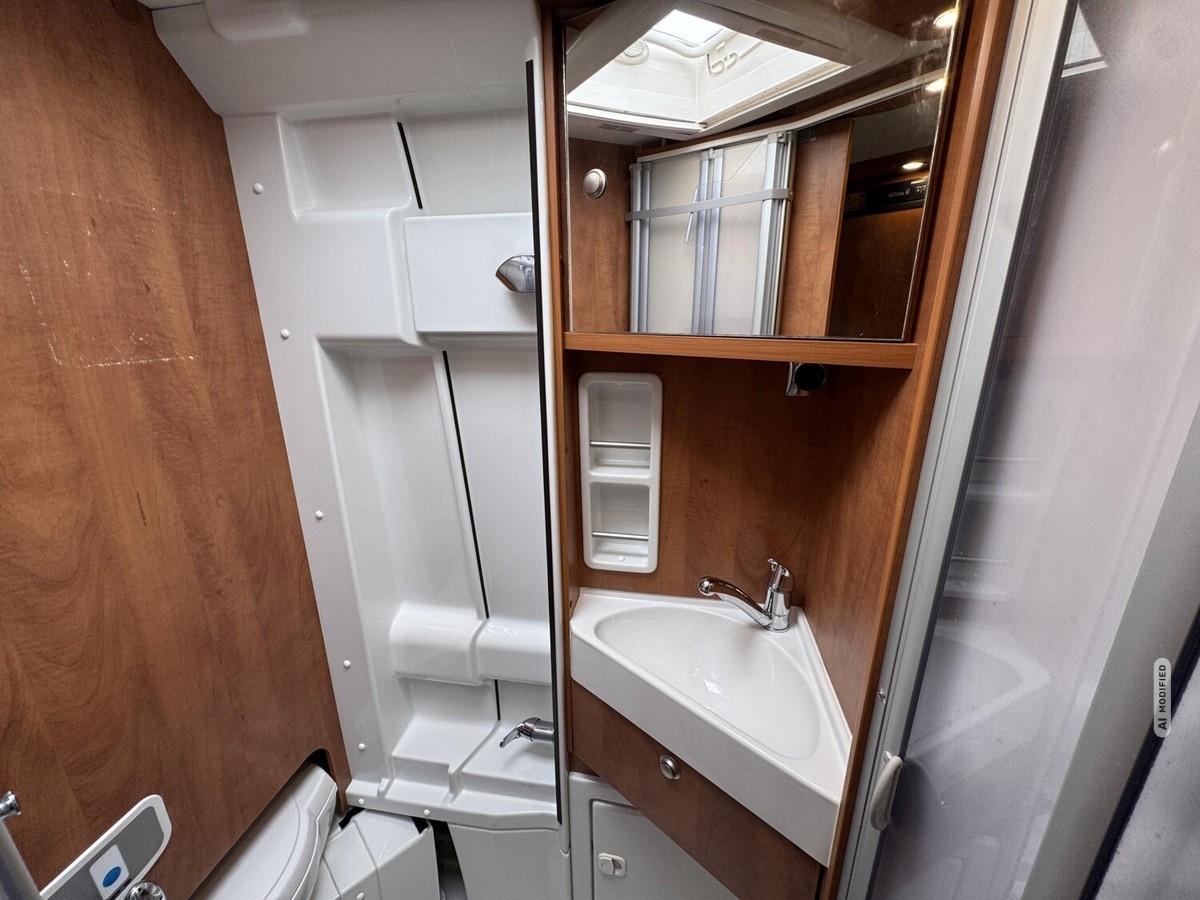Malibu Van 640 LE Markise+Solar+Luftf+Absorber