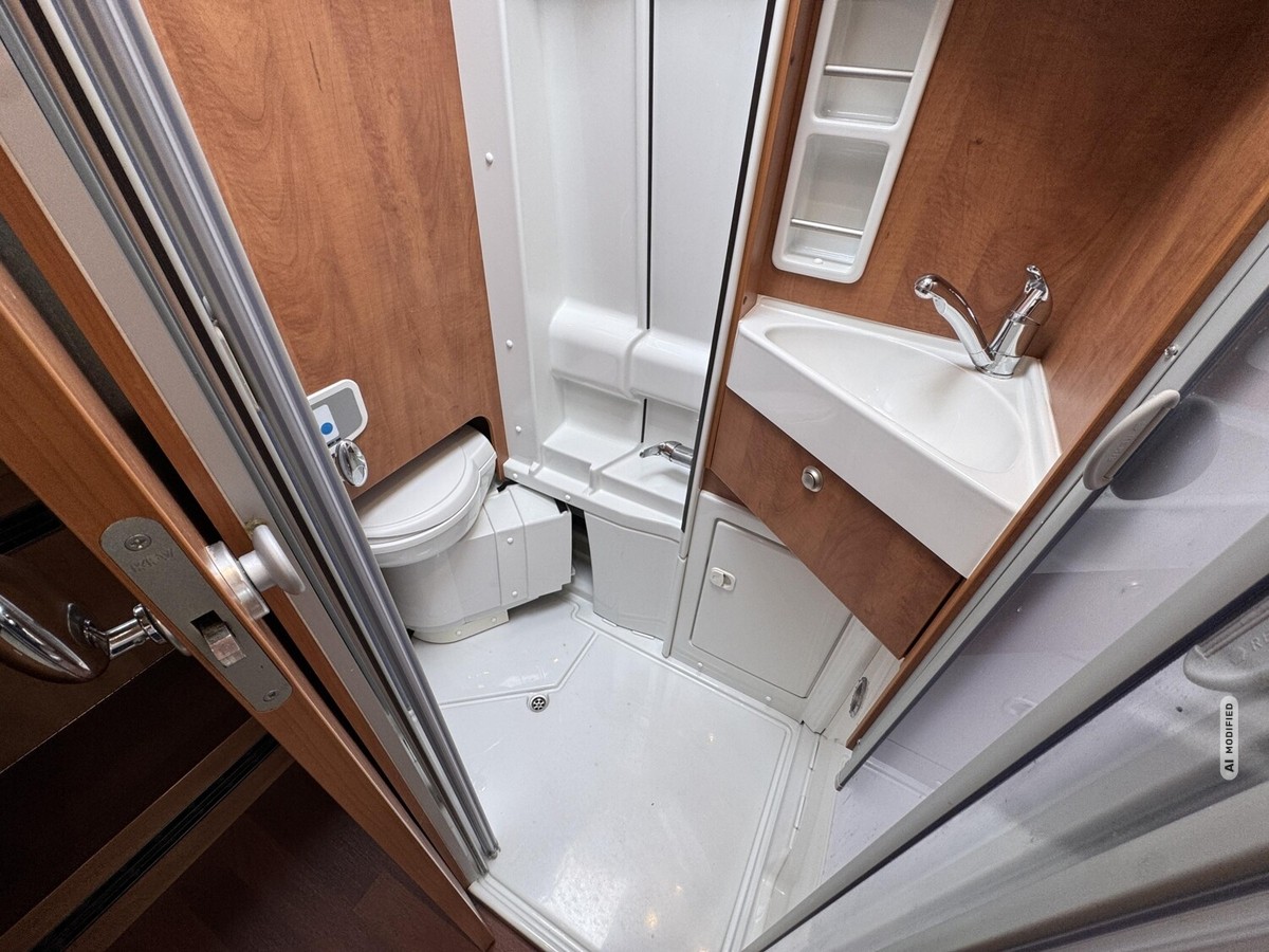 Malibu Van 640 LE Markise+Solar+Luftf+Absorber