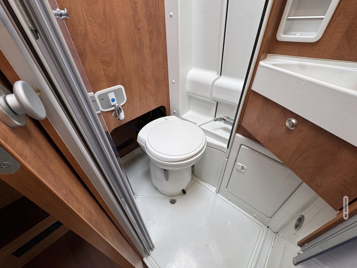 Malibu Van 640 LE Markise+Solar+Luftf+Absorber