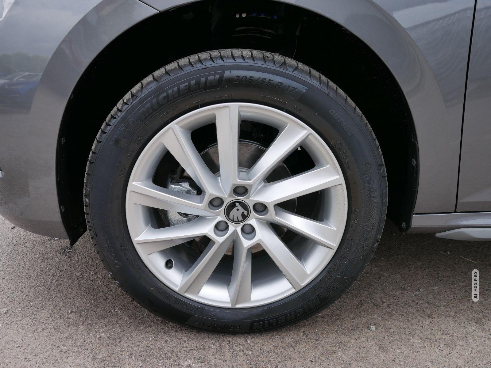 Skoda Kamiq 130 Jahre Edition 1,5 TSI DSG*AHK-SCHWENKBAR*KAMERA*KESSY*TEMPOMAT*WINTERP