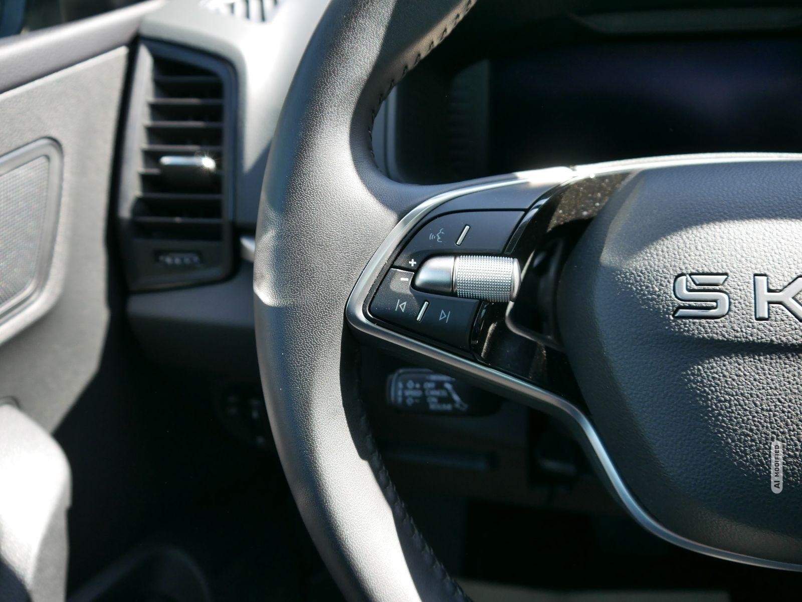 Skoda Karoq Selection 1.5 TSI DSG*ACC*PDC*KAMERA*TEMPOMAT*LED*SMARTLINK*KLIMA*RADIO*17