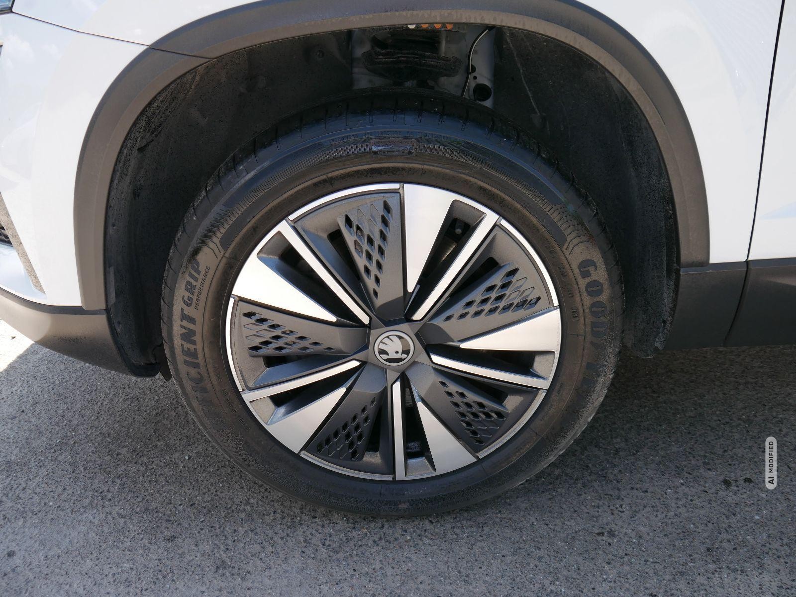 Skoda Karoq Selection 1.5 TSI DSG*ACC*PDC*KAMERA*TEMPOMAT*LED*SMARTLINK*KLIMA*RADIO*17