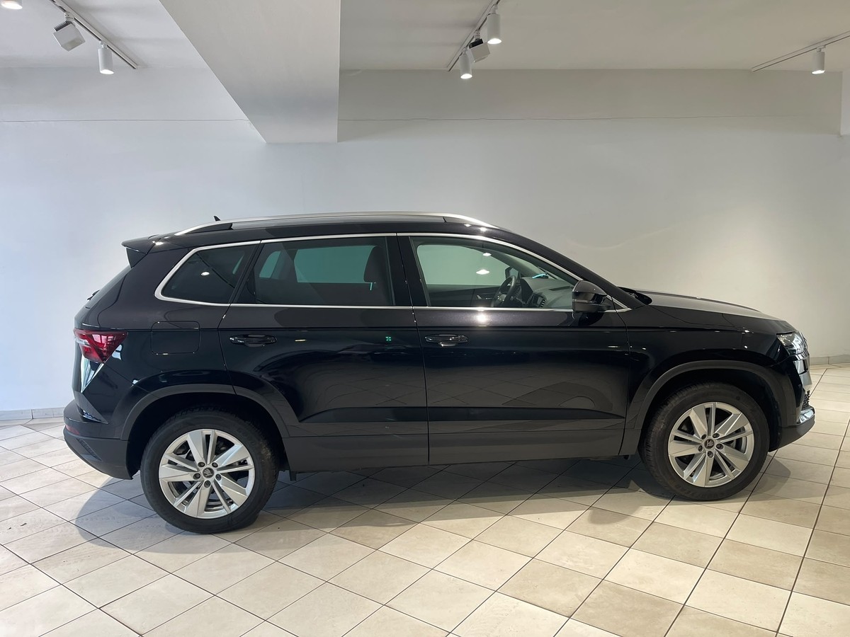Skoda Karoq 1.5 TSI DSG  AHK LED APP 5J Garantie Winterpaket