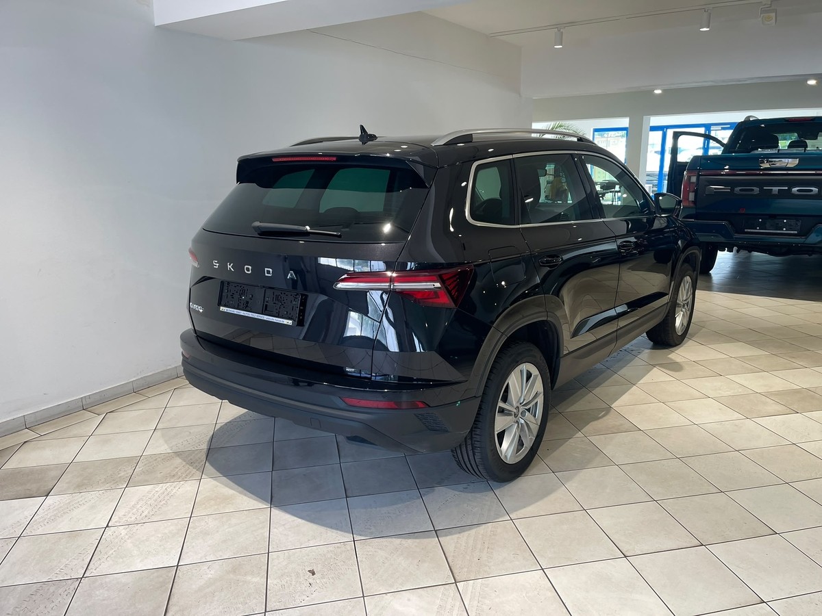 Skoda Karoq 1.5 TSI DSG  AHK LED APP 5J Garantie Winterpaket