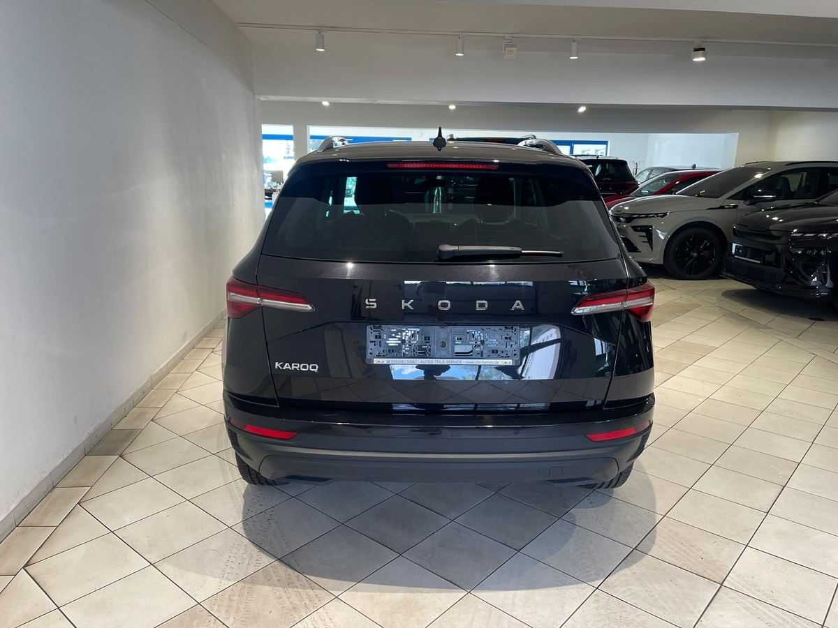 Skoda Karoq 1.5 TSI DSG  AHK LED APP 5J Garantie Winterpaket