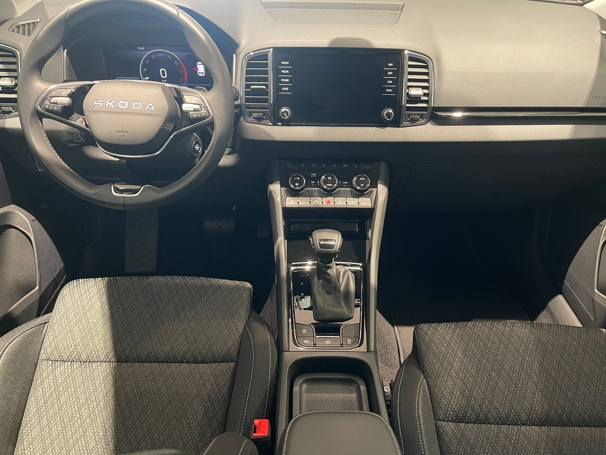Skoda Karoq 1.5 TSI DSG  AHK LED APP 5J Garantie Winterpaket